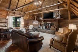 Cuddly Cow | Spacious King Cabin + Kitchen - Image 2