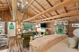 Pampered Peacock | Romantic King Log Cabin - Image 5