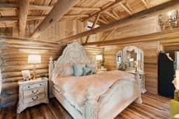 Pampered Peacock | Romantic King Log Cabin - Image 2