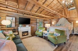 Pampered Peacock | Romantic King Log Cabin - Image 4