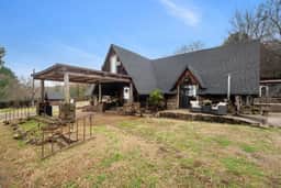 Spring Hill Farm Cabins - Image 3