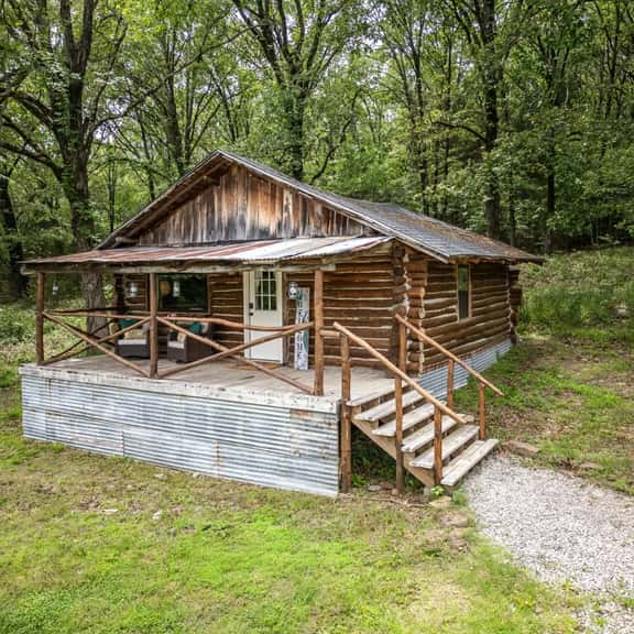 Pampered Peacock | Romantic King Log Cabin - Image 1