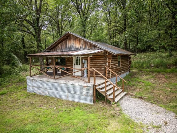 Pampered Peacock | Romantic King Log Cabin - Image 1